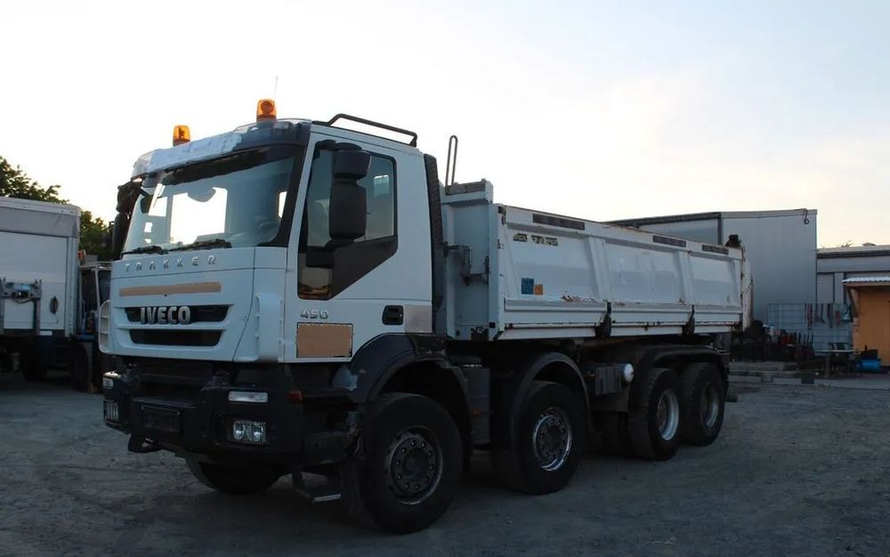 Iveco Trakker 450 |8x4 | Wywrotka trójstronna Meiller Bordmatik | Euro 5 | - Camión volquete: foto 1 Iveco Trakker 450 |8x4 | Wywrotka trójstronna Meiller Bordmatik | Euro 5 | - Camión volquete: foto 1