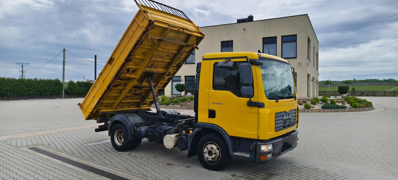MAN TGL 8.210 * 2007 * 3-stronny KIPER * NOWE OPONY * MANUAL * RESOR * 3 MIEJSCA - Camión volquete: foto 1 MAN TGL 8.210 * 2007 * 3-stronny KIPER * NOWE OPONY * MANUAL * RESOR * 3 MIEJSCA - Camión volquete: foto 1