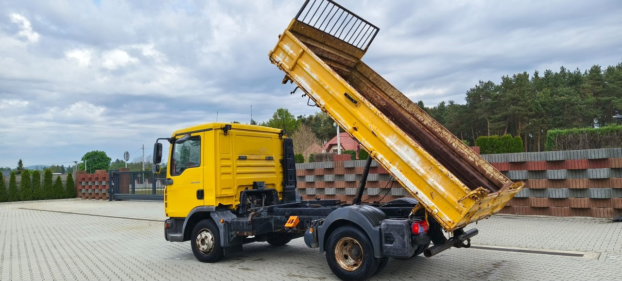 MAN TGL 8.210 * 2007 * 3-stronny KIPER * NOWE OPONY * MANUAL * RESOR * 3 MIEJSCA - Camión volquete: foto 2 MAN TGL 8.210 * 2007 * 3-stronny KIPER * NOWE OPONY * MANUAL * RESOR * 3 MIEJSCA - Camión volquete: foto 2