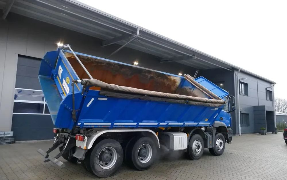 Mercedes-Benz 3243K / 8x4 – Trójstronny wywrotka Meiller / Bordmatik / Retarder / 67 tys. km!/ Euro 6/ 8x4 - Camión volquete: foto 5 Mercedes-Benz 3243K / 8x4 – Trójstronny wywrotka Meiller / Bordmatik / Retarder / 67 tys. km!/ Euro 6/ 8x4 - Camión volquete: foto 5