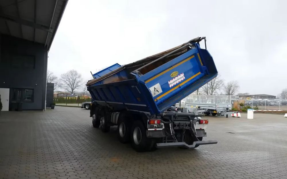 Mercedes-Benz 3243K / 8x4 – Trójstronny wywrotka Meiller / Bordmatik / Retarder / 67 tys. km!/ Euro 6/ 8x4 - Camión volquete: foto 3 Mercedes-Benz 3243K / 8x4 – Trójstronny wywrotka Meiller / Bordmatik / Retarder / 67 tys. km!/ Euro 6/ 8x4 - Camión volquete: foto 3
