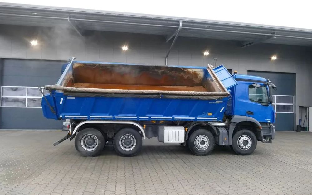 Mercedes-Benz 3243K / 8x4 – Trójstronny wywrotka Meiller / Bordmatik / Retarder / 67 tys. km!/ Euro 6/ 8x4 - Camión volquete: foto 4 Mercedes-Benz 3243K / 8x4 – Trójstronny wywrotka Meiller / Bordmatik / Retarder / 67 tys. km!/ Euro 6/ 8x4 - Camión volquete: foto 4