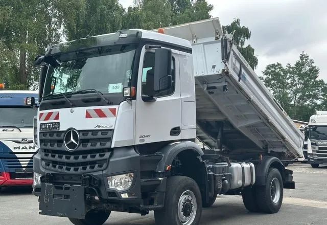 Mercedes-Benz Arocs 2040 4x4 – Meiller | Euro 6c | płyta czołowa do montażu pługu, osprzętu zimowego lub komunalnego | Automat | Resory stalowe (Blatt-Blatt) - Camión volquete: foto 1 Mercedes-Benz Arocs 2040 4x4 – Meiller | Euro 6c | płyta czołowa do montażu pługu, osprzętu zimowego lub komunalnego | Automat | Resory stalowe (Blatt-Blatt) - Camión volquete: foto 1