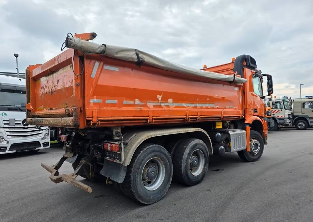 Mercedes-Benz Arocs 2645 /Allrad 6x4 / BB / Wywrotka trójstronna Meiller / Manual / Retarder / BORDMATIK / 320 000 km - Camión volquete: foto 4 Mercedes-Benz Arocs 2645 /Allrad 6x4 / BB / Wywrotka trójstronna Meiller / Manual / Retarder / BORDMATIK / 320 000 km - Camión volquete: foto 4