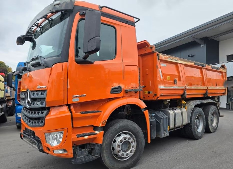 Mercedes-Benz Arocs 2645 /Allrad 6x4 / BB / Wywrotka trójstronna Meiller / Manual / Retarder / BORDMATIK / 320 000 km - Camión volquete: foto 1 Mercedes-Benz Arocs 2645 /Allrad 6x4 / BB / Wywrotka trójstronna Meiller / Manual / Retarder / BORDMATIK / 320 000 km - Camión volquete: foto 1