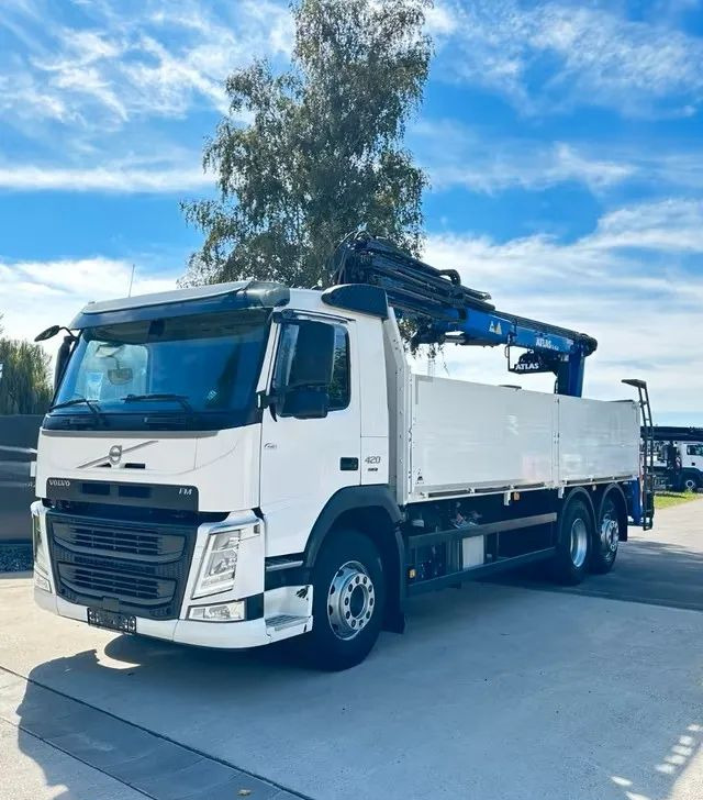 Volvo FM420 6x2 z zabudową budowlaną  / oś podnoszona i skrętna / HDS Atlas / Euro 6 / 238 000 km - Camión caja abierta, Camión grúa: foto 1 Volvo FM420 6x2 z zabudową budowlaną  / oś podnoszona i skrętna / HDS Atlas / Euro 6 / 238 000 km - Camión caja abierta, Camión grúa: foto 1