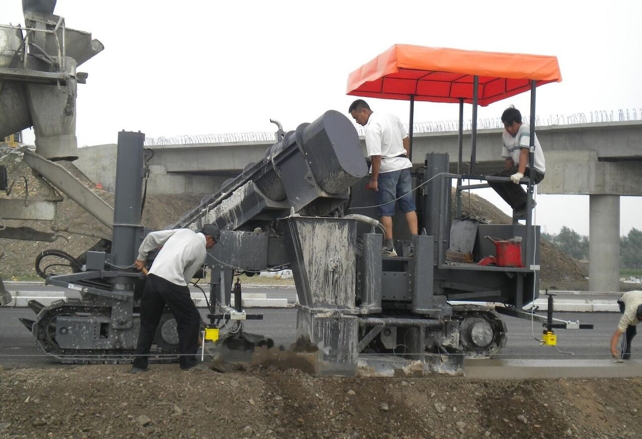 Kinglink MC5000 Concrete slipform paver for road ditch and gutter - Extendedora de hormigón: foto 5 Kinglink MC5000 Concrete slipform paver for road ditch and gutter - Extendedora de hormigón: foto 5