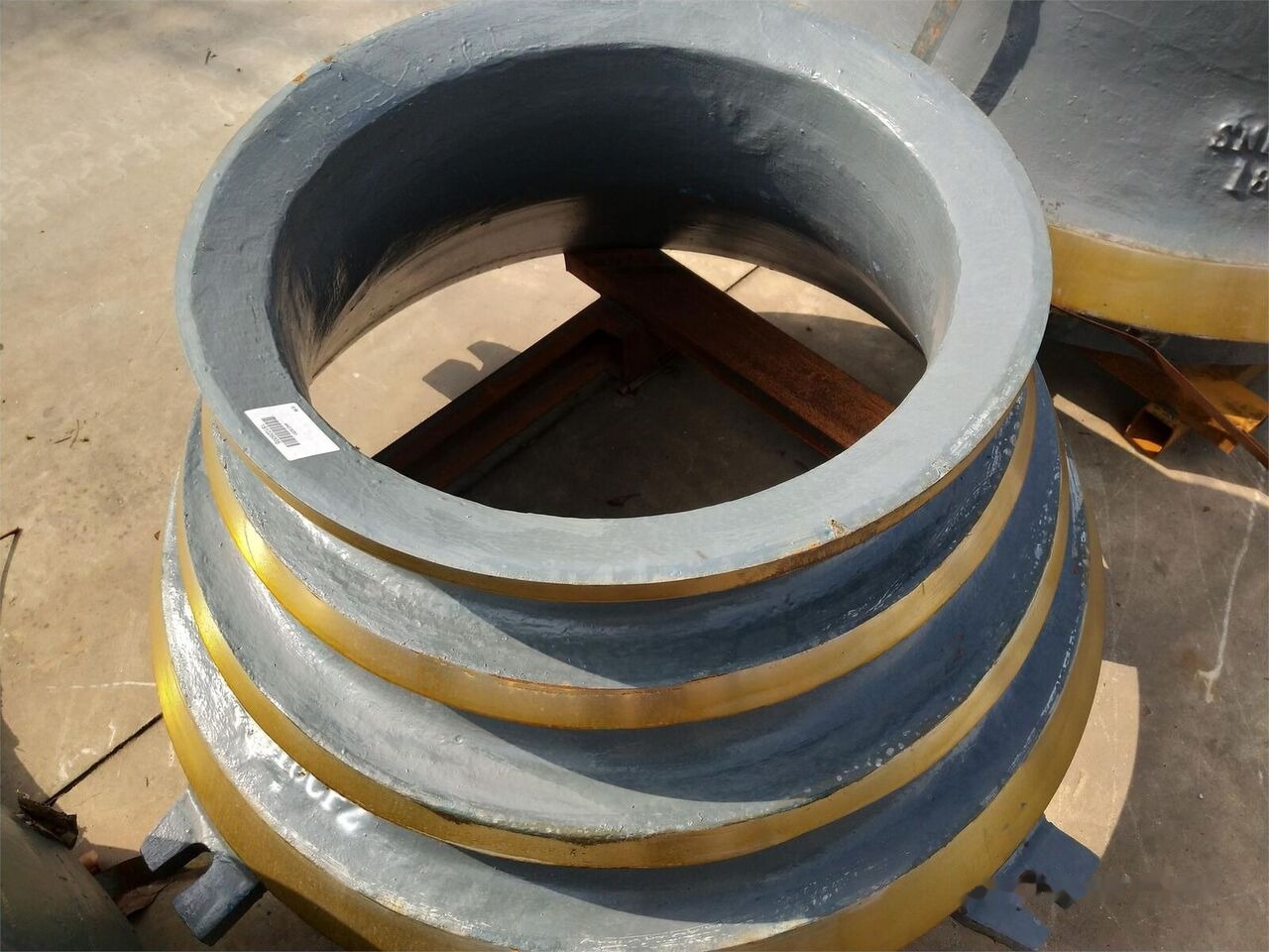 BOWL/CONCAVE/MANTLE/SPARE PARTS KINGLINK for Sandvik crushing plant - Recambio: foto 1 BOWL/CONCAVE/MANTLE/SPARE PARTS KINGLINK for Sandvik crushing plant - Recambio: foto 1