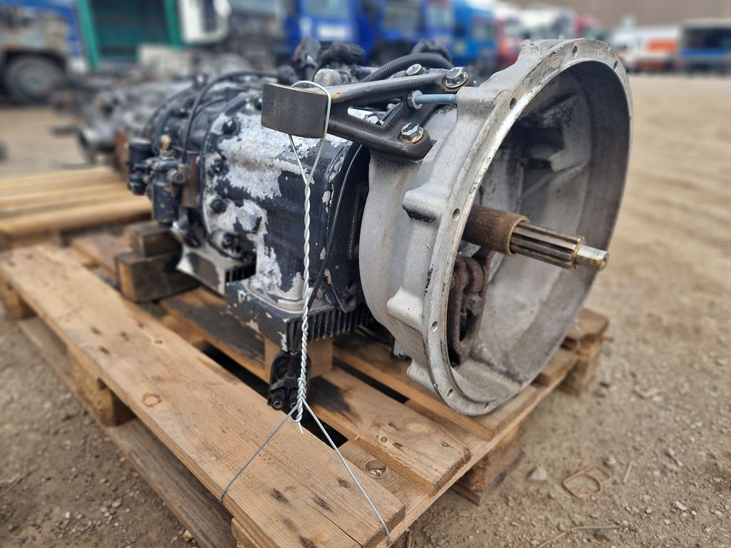 EATON / VICKERS Y 08389 WITH OVER - Caja de cambios para Camión: foto 1 EATON / VICKERS Y 08389 WITH OVER - Caja de cambios para Camión: foto 1