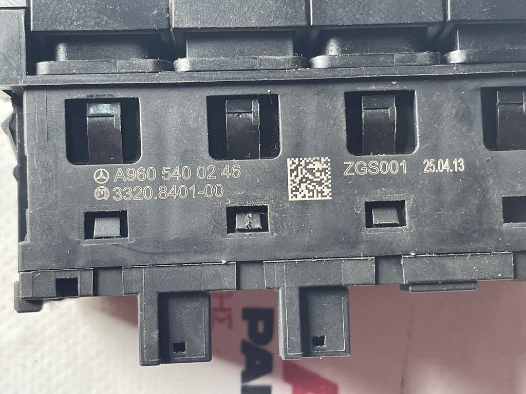 MERCEDES-BENZ ACTROS MP4 SWITHES - A960 5400246 - Sistema eléctrico para Camión: foto 2 MERCEDES-BENZ ACTROS MP4 SWITHES - A960 5400246 - Sistema eléctrico para Camión: foto 2