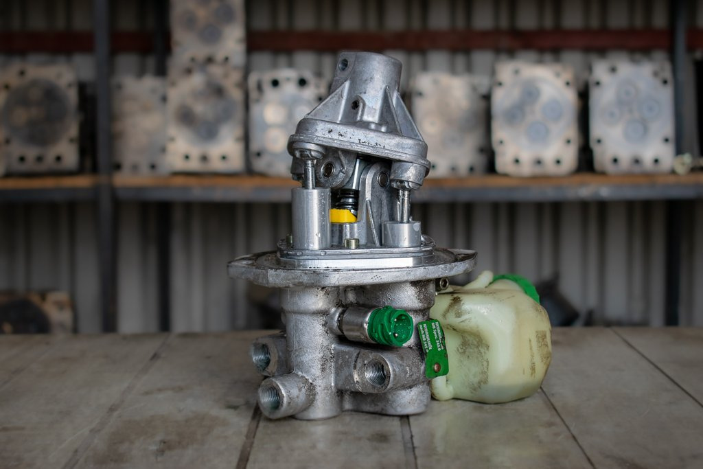 MERCEDES-BENZ AXOR II HYDRAULIC LEVER - Hidráulica para Camión: foto 1 MERCEDES-BENZ AXOR II HYDRAULIC LEVER - Hidráulica para Camión: foto 1