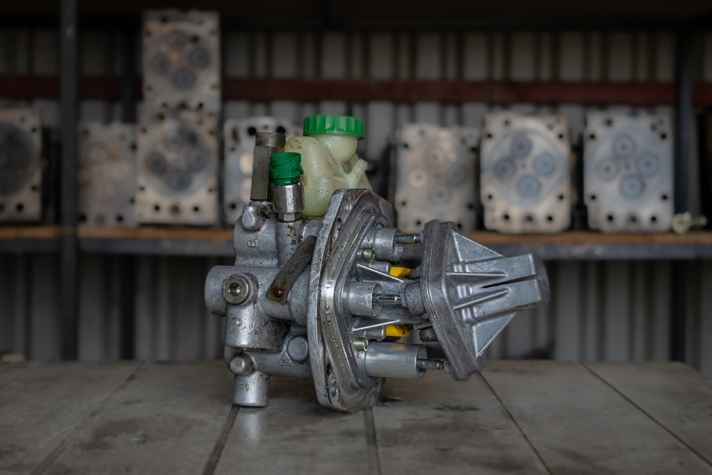 MERCEDES-BENZ AXOR II HYDRAULIC LEVER - Hidráulica para Camión: foto 2 MERCEDES-BENZ AXOR II HYDRAULIC LEVER - Hidráulica para Camión: foto 2