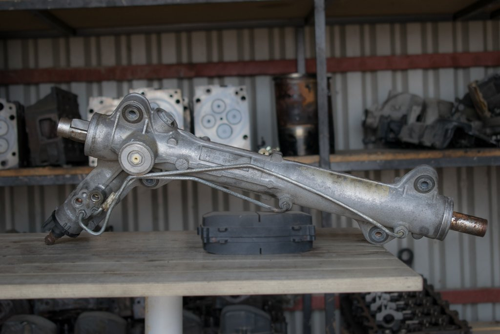 MERCEDES-BENZ SPRINTER 906 - Caja de dirección para Camión: foto 1 MERCEDES-BENZ SPRINTER 906 - Caja de dirección para Camión: foto 1