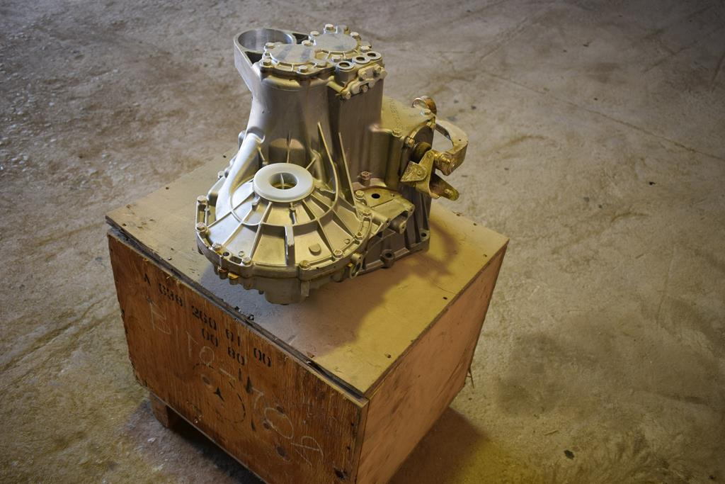 MERCEDES-BENZ VITO - Α 638 260 01 00 - Caja de cambios para Camión: foto 4 MERCEDES-BENZ VITO - Α 638 260 01 00 - Caja de cambios para Camión: foto 4