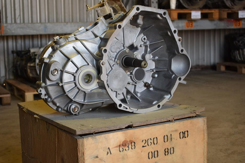 MERCEDES-BENZ VITO - Α 638 260 01 00 - Caja de cambios para Camión: foto 1 MERCEDES-BENZ VITO - Α 638 260 01 00 - Caja de cambios para Camión: foto 1