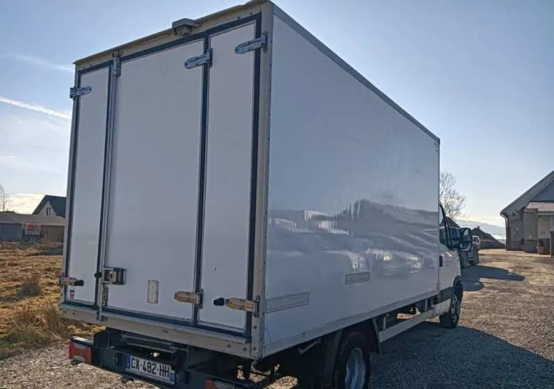 Iveco 35C13, 35C12, 35C14, 35C15 - Furgoneta frigorifica: foto 4 Iveco 35C13, 35C12, 35C14, 35C15 - Furgoneta frigorifica: foto 4