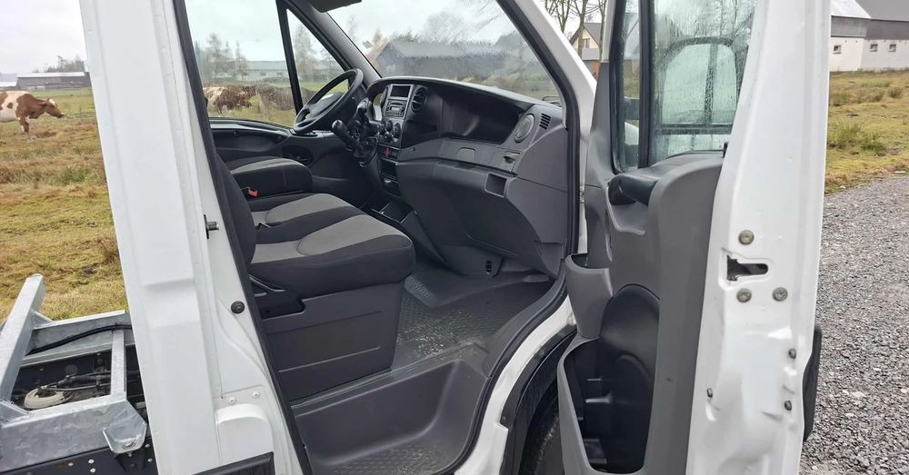 Iveco 35C13, 35C12, 35C14, 35C15 - Furgoneta basculante: foto 2 Iveco 35C13, 35C12, 35C14, 35C15 - Furgoneta basculante: foto 2