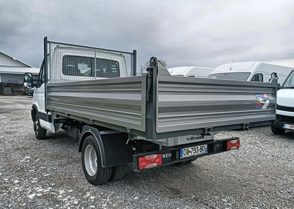 Iveco 35C13, 35C12, 35C15 - Furgoneta basculante: foto 5 Iveco 35C13, 35C12, 35C15 - Furgoneta basculante: foto 5