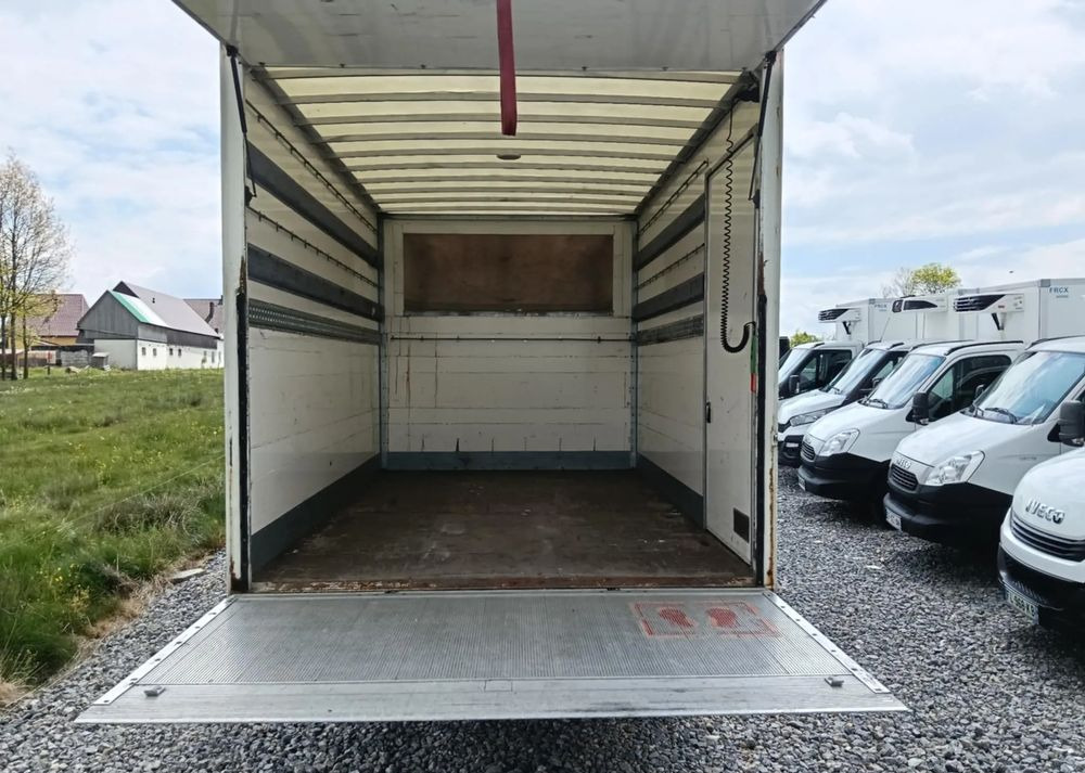 Iveco 35C18, 35C15, 35C13, 35C14, 70C18, 50C18 - Furgoneta caja cerrada: foto 4 Iveco 35C18, 35C15, 35C13, 35C14, 70C18, 50C18 - Furgoneta caja cerrada: foto 4