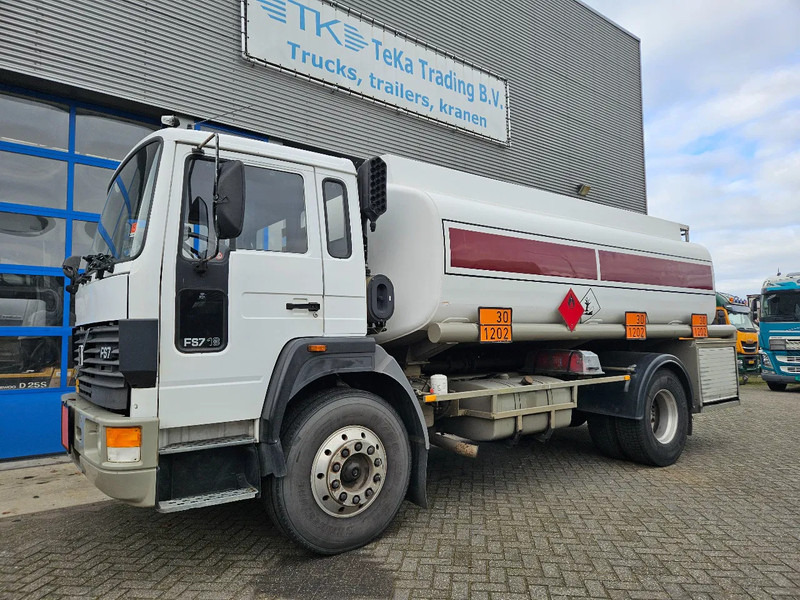 Volvo F S7 18 HOBUR 14.800 Liter 3 Compartments Steel Manual - Camión cisterna: foto 1 Volvo F S7 18 HOBUR 14.800 Liter 3 Compartments Steel Manual - Camión cisterna: foto 1