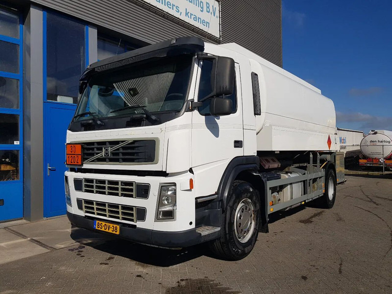 Volvo FM 9.340 Petrol, Diesel 17000 Ltr. 3 Compartementen - Camión cisterna: foto 1 Volvo FM 9.340 Petrol, Diesel 17000 Ltr. 3 Compartementen - Camión cisterna: foto 1