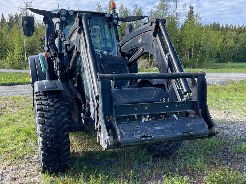 Valtra N154E Versu SmartTouch MR19 Valtra N154E Versu SmartTouch MR19 med frontlastare Quicke Q5M - Tractor: foto 2 Valtra N154E Versu SmartTouch MR19 Valtra N154E Versu SmartTouch MR19 med frontlastare Quicke Q5M - Tractor: foto 2