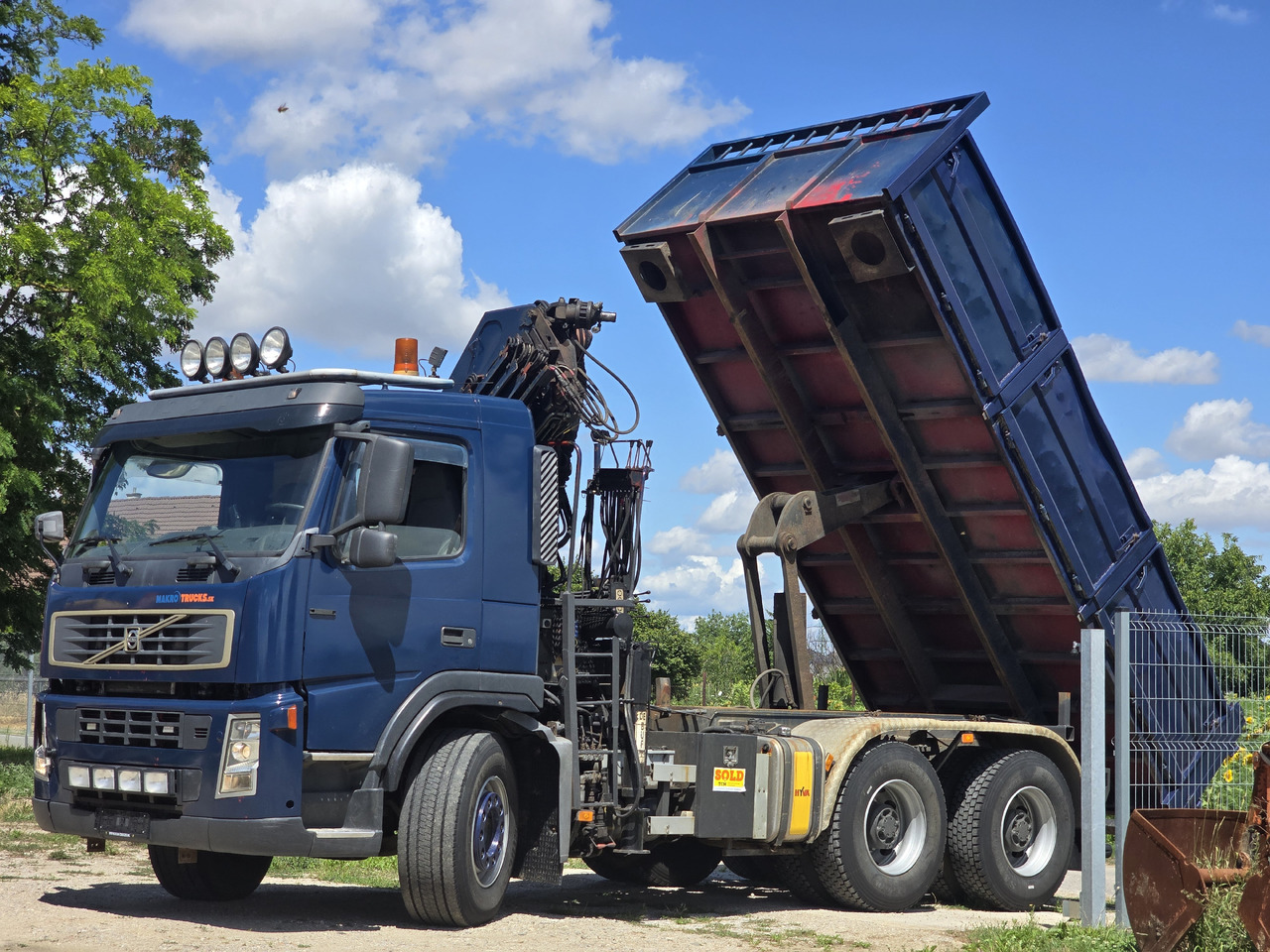 VOLVO FM 420 6X4 / KIPPER / CRANE HMF 1823 K4 - Camión volquete, Camión grúa: foto 5 VOLVO FM 420 6X4 / KIPPER / CRANE HMF 1823 K4 - Camión volquete, Camión grúa: foto 5