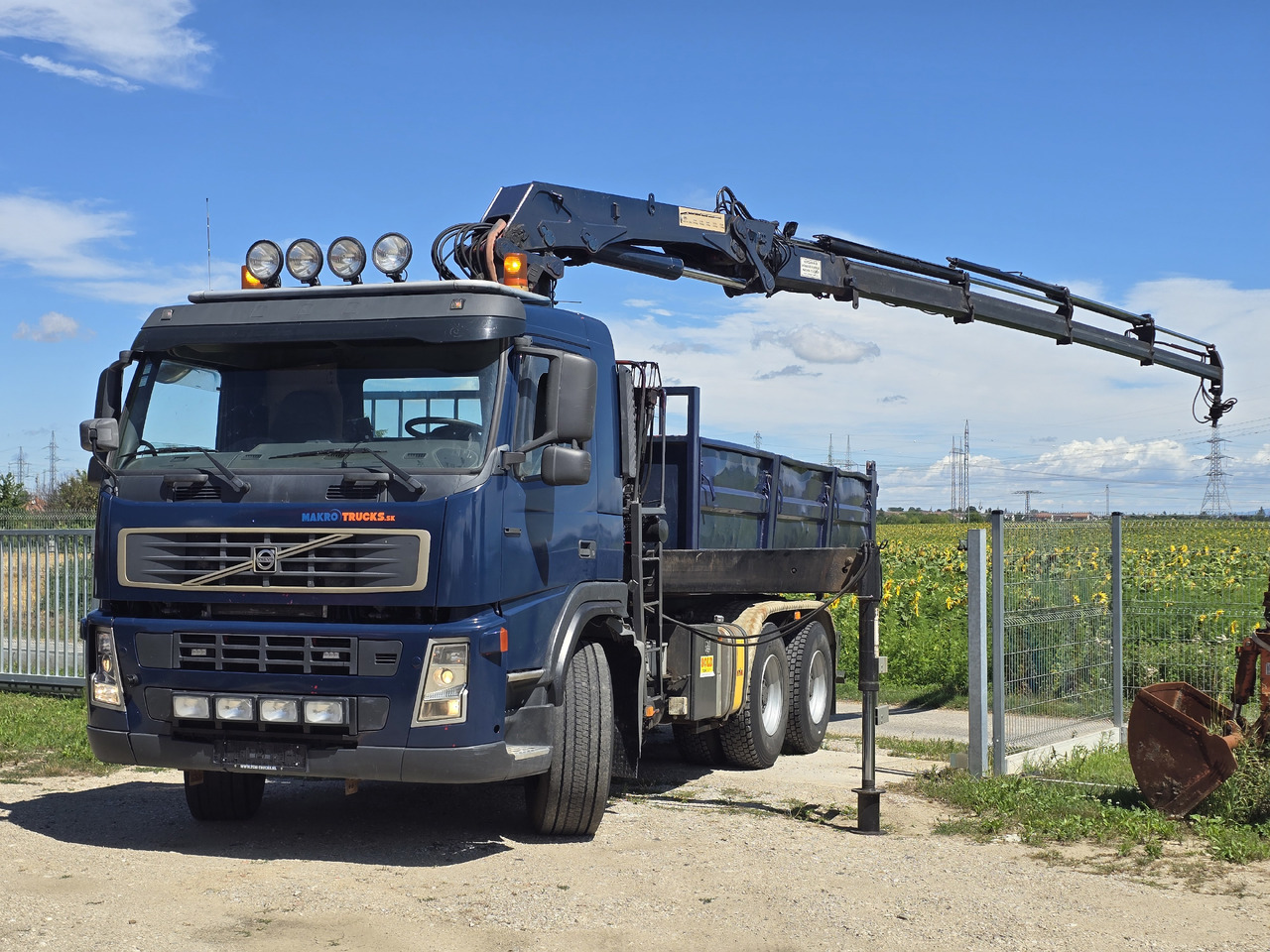 VOLVO FM 420 6X4 / KIPPER / CRANE HMF 1823 K4 - Camión volquete, Camión grúa: foto 3 VOLVO FM 420 6X4 / KIPPER / CRANE HMF 1823 K4 - Camión volquete, Camión grúa: foto 3