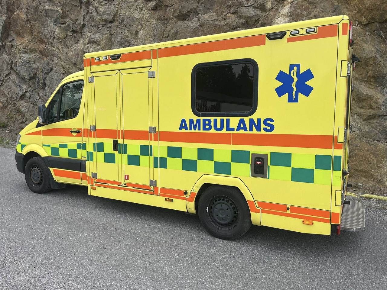 MERCEDES-BENZ Sprinter 319 - AMBULANCE / Krankenwagen / швидка допомога - Ambulancia: foto 3 MERCEDES-BENZ Sprinter 319 - AMBULANCE / Krankenwagen / швидка допомога - Ambulancia: foto 3