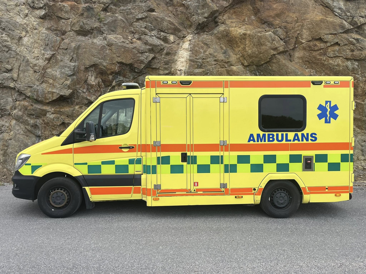 MERCEDES-BENZ Sprinter 319 - AMBULANCE / Krankenwagen / швидка допомога - Ambulancia: foto 2 MERCEDES-BENZ Sprinter 319 - AMBULANCE / Krankenwagen / швидка допомога - Ambulancia: foto 2