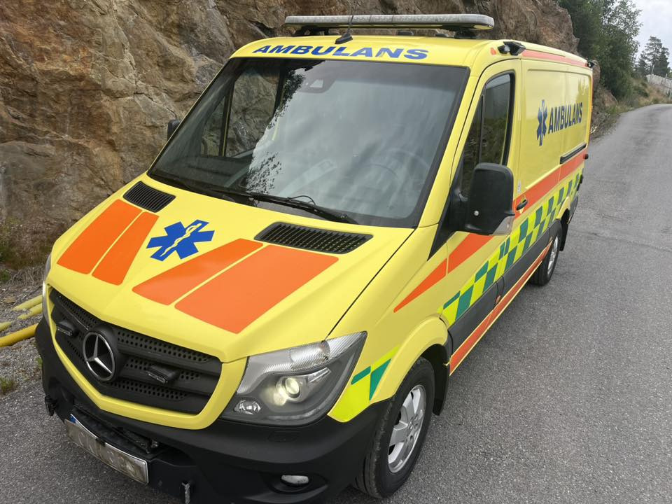 MERCEDES-BENZ Sprinter 319 - AMBULANCE - RESERVERAD !! - Ambulancia: foto 1 MERCEDES-BENZ Sprinter 319 - AMBULANCE - RESERVERAD !! - Ambulancia: foto 1