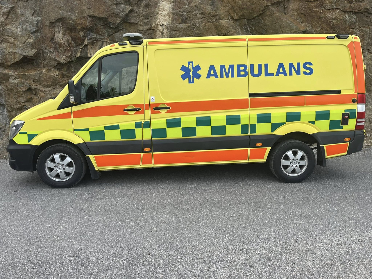 MERCEDES-BENZ Sprinter 319 - AMBULANCE - Ambulancia: foto 3 MERCEDES-BENZ Sprinter 319 - AMBULANCE - Ambulancia: foto 3