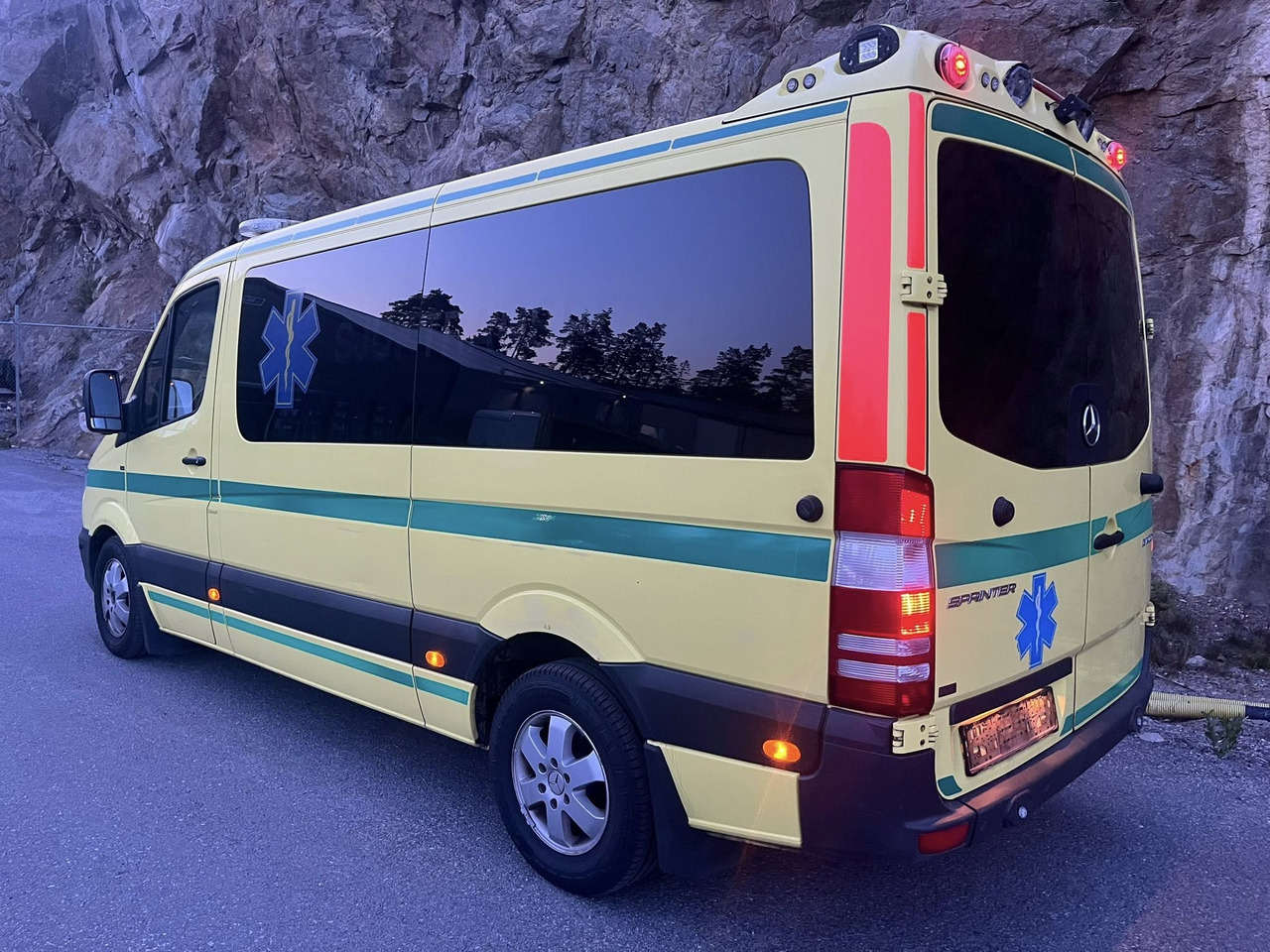 Mercedes-Benz Sprinter 316 - 2 stretcher AMBULANCE - RESERERAD !! - Ambulancia: foto 4 Mercedes-Benz Sprinter 316 - 2 stretcher AMBULANCE - RESERERAD !! - Ambulancia: foto 4