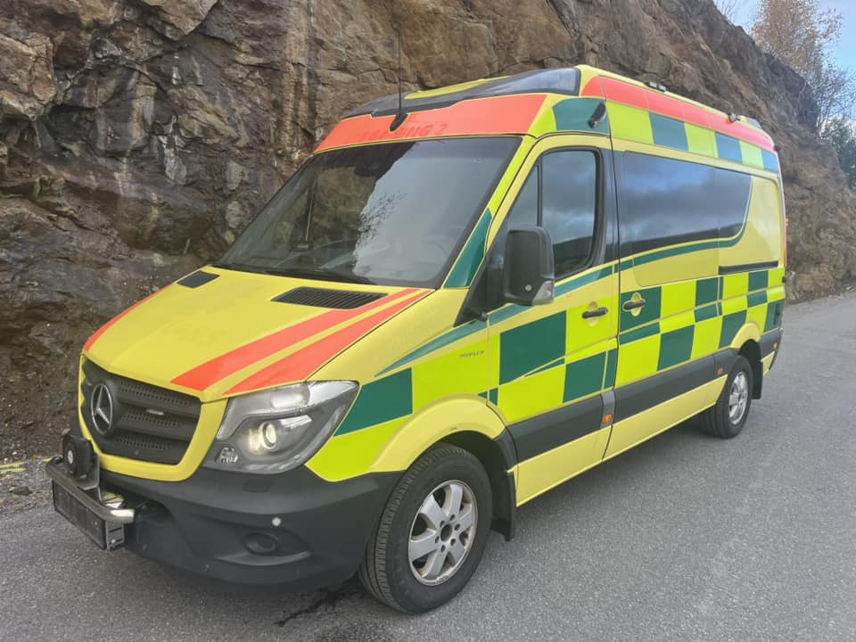 Mercedes-Benz Sprinter 319 - AMBULANCE / Krankenwagen - Ambulancia: foto 2 Mercedes-Benz Sprinter 319 - AMBULANCE / Krankenwagen - Ambulancia: foto 2