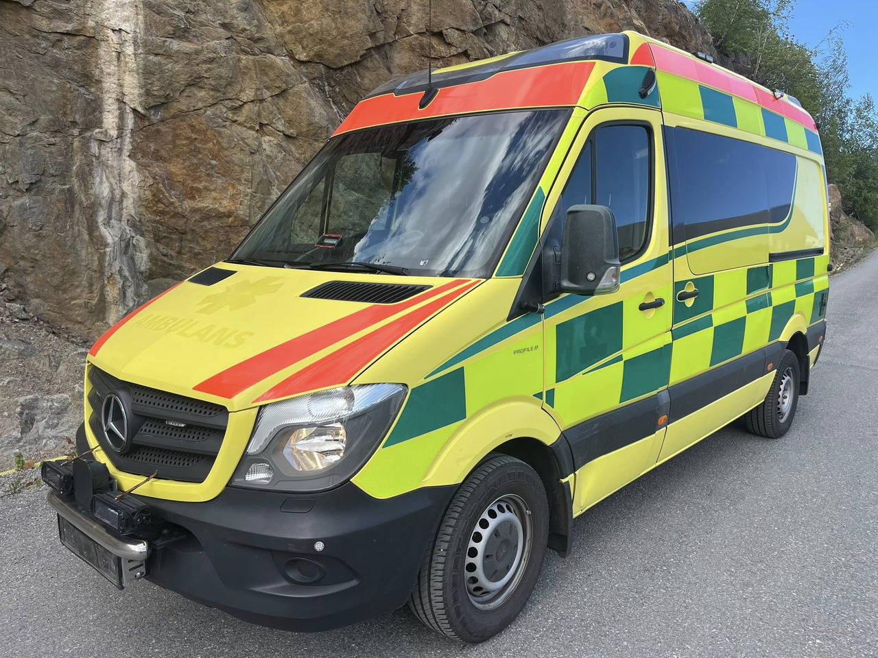 Mercedes-Benz Sprinter 319 - AMBULANCE - RESERVERAD !! - Ambulancia: foto 1 Mercedes-Benz Sprinter 319 - AMBULANCE - RESERVERAD !! - Ambulancia: foto 1