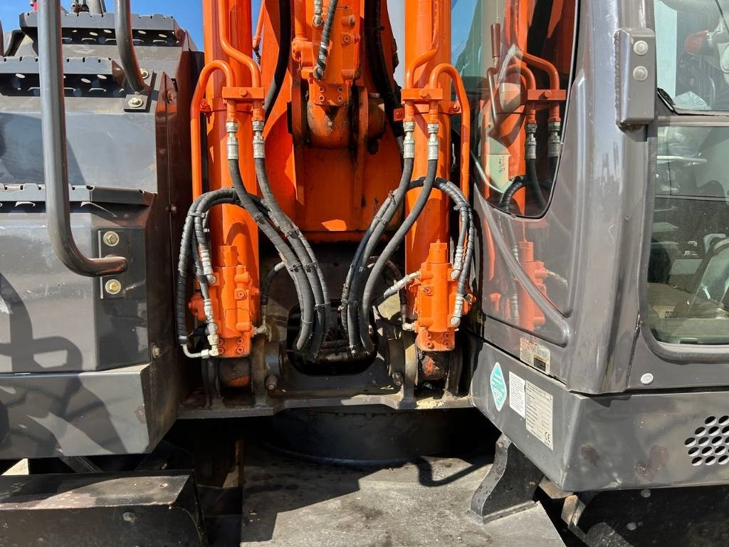 Excavadora de ruedas Hitachi ZX 140 W-5B: foto 29