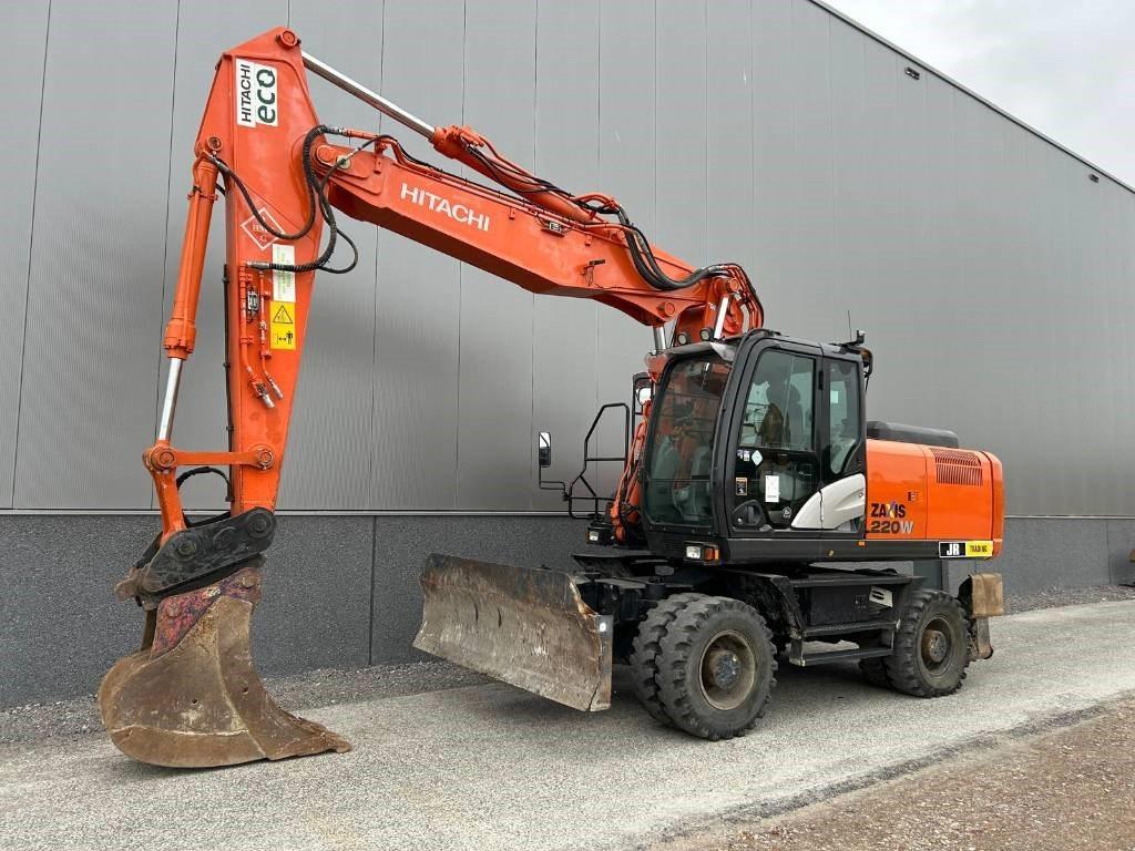 Hitachi ZX220W-5B - Excavadora de ruedas: foto 2 Hitachi ZX220W-5B - Excavadora de ruedas: foto 2
