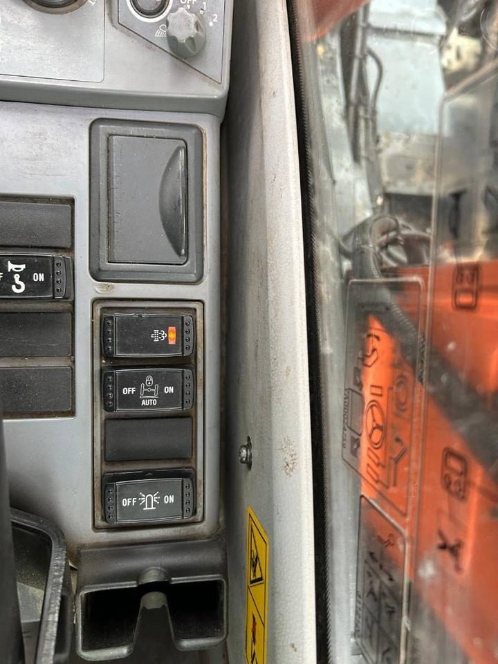Leasing de Hitachi ZX220W-5B  Hitachi ZX220W-5B: foto 16