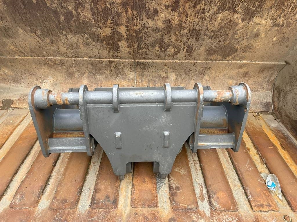 Volvo L250H L260H coupler + GP bucket - Cazo para Maquinaria de construcción: foto 5 Volvo L250H L260H coupler + GP bucket - Cazo para Maquinaria de construcción: foto 5