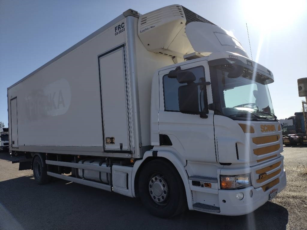 Scania P360 4x2 Vak kylmäkori,lumikko+pl - Camión frigorífico: foto 2 Scania P360 4x2 Vak kylmäkori,lumikko+pl - Camión frigorífico: foto 2