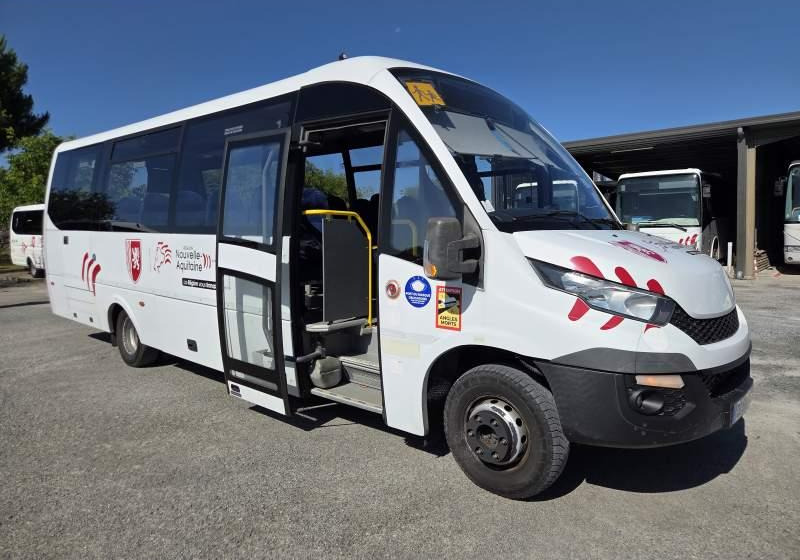 Iveco ROSERO FIRST / SPROWADZONE / 35 MIEJSC - Minibús, Furgoneta de pasajeros: foto 1 Iveco ROSERO FIRST / SPROWADZONE / 35 MIEJSC - Minibús, Furgoneta de pasajeros: foto 1