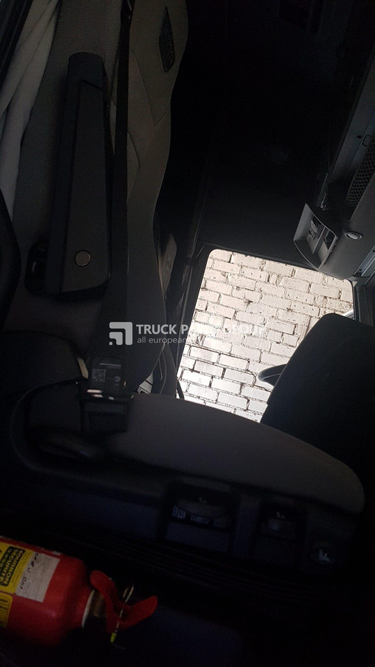 IVECO IVECO STRALIS EURO6 emission HY-WAY seats driver + passenger 13138430698, 504045441, 500389633, 500389418, 504196960 - Asiento para Camión: foto 4 IVECO IVECO STRALIS EURO6 emission HY-WAY seats driver + passenger 13138430698, 504045441, 500389633, 500389418, 504196960 - Asiento para Camión: foto 4