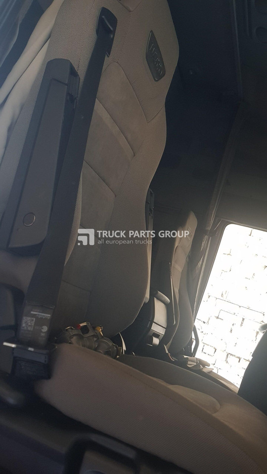 IVECO IVECO STRALIS EURO6 emission HY-WAY seats driver + passenger 13138430698, 504045441, 500389633, 500389418, 504196960 - Asiento para Camión: foto 3 IVECO IVECO STRALIS EURO6 emission HY-WAY seats driver + passenger 13138430698, 504045441, 500389633, 500389418, 504196960 - Asiento para Camión: foto 3