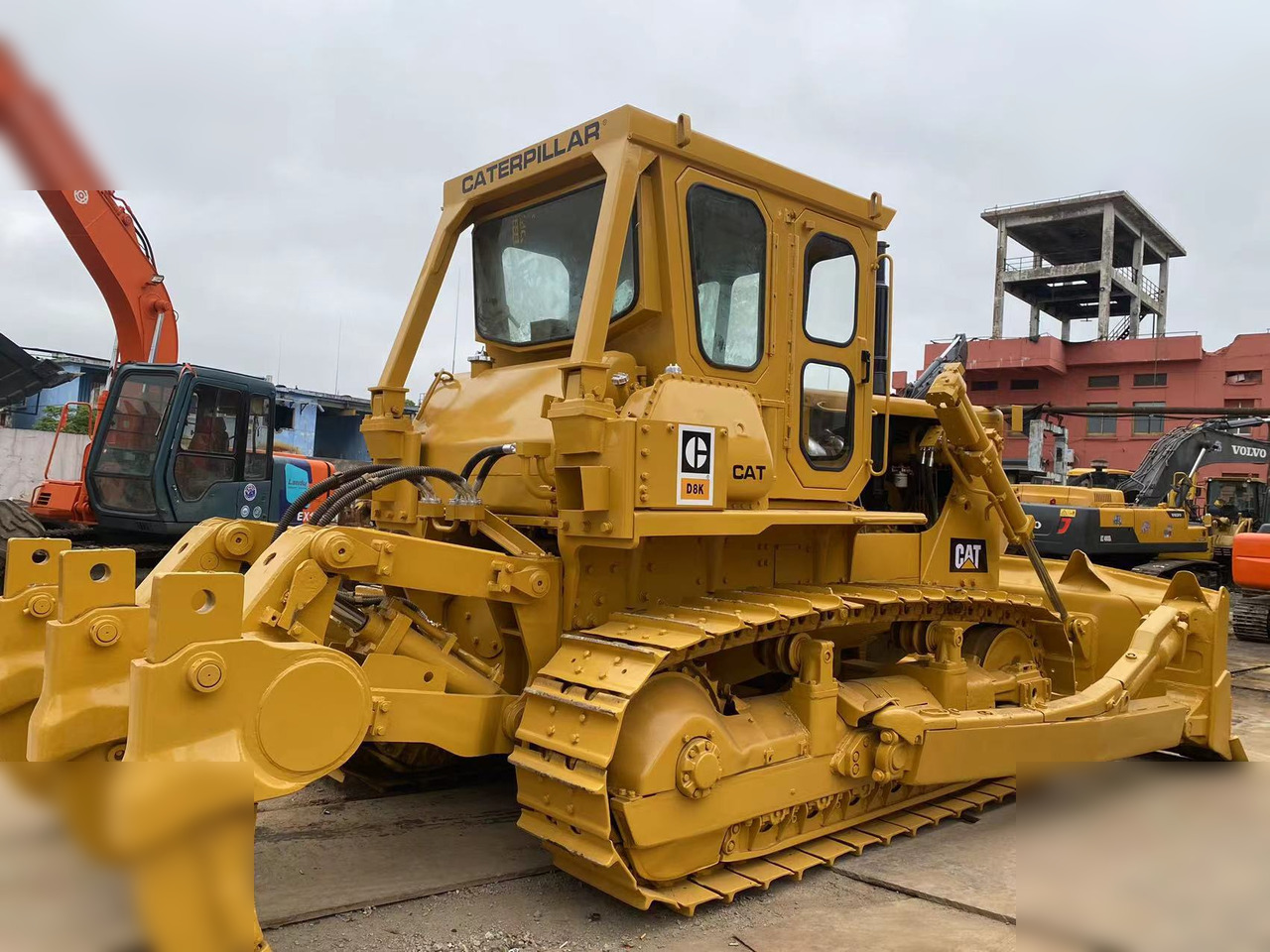 CATERPILLAR D8K - Bulldozer: foto 1 CATERPILLAR D8K - Bulldozer: foto 1