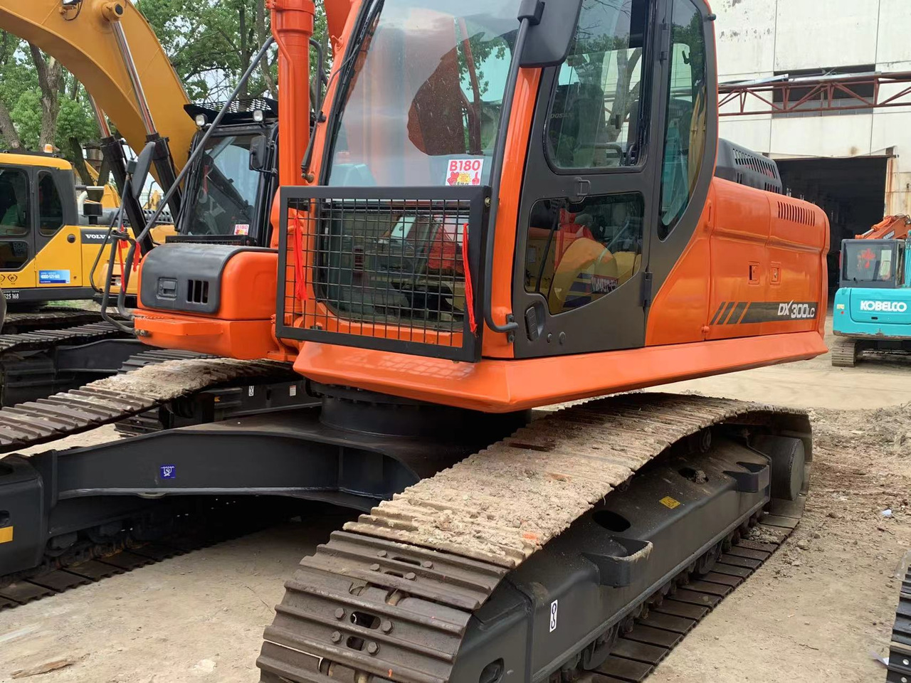 DOOSAN DX300LC - Excavadora de cadenas: foto 1 DOOSAN DX300LC - Excavadora de cadenas: foto 1