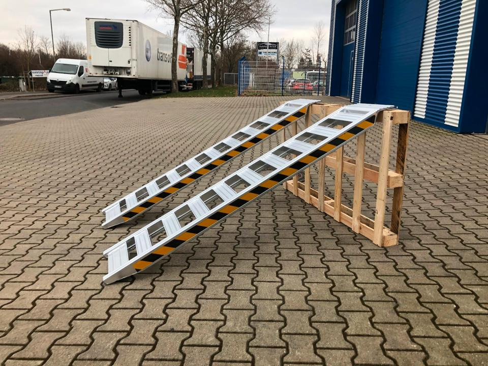 Alurampen Satz 2m 2000KG Minibagger Minilader Quad Auffahrrampe *INKL.19% MWST* - Rampa de carga: foto 5 Alurampen Satz 2m 2000KG Minibagger Minilader Quad Auffahrrampe *INKL.19% MWST* - Rampa de carga: foto 5