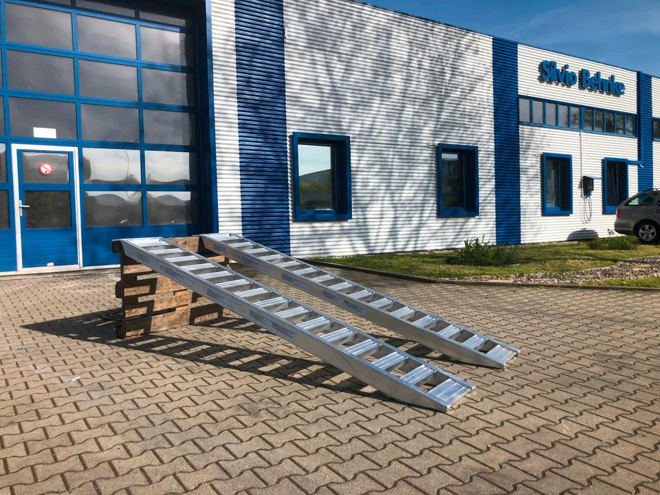 Alurampen Satz 3m 3000KG Minibagger Minilader Quad Auffahrrampe *INKL.19% MWST* - Rampa de carga: foto 4 Alurampen Satz 3m 3000KG Minibagger Minilader Quad Auffahrrampe *INKL.19% MWST* - Rampa de carga: foto 4