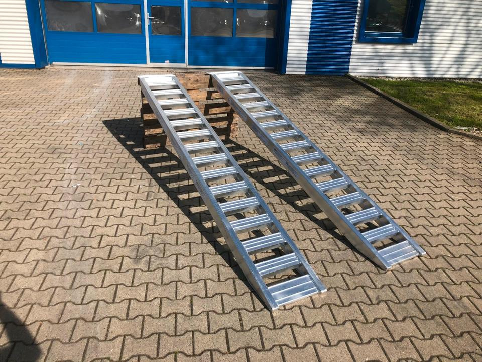 Alurampen Satz 3m 3000KG Minibagger Minilader Quad Auffahrrampe *INKL.19% MWST* - Rampa de carga: foto 5 Alurampen Satz 3m 3000KG Minibagger Minilader Quad Auffahrrampe *INKL.19% MWST* - Rampa de carga: foto 5