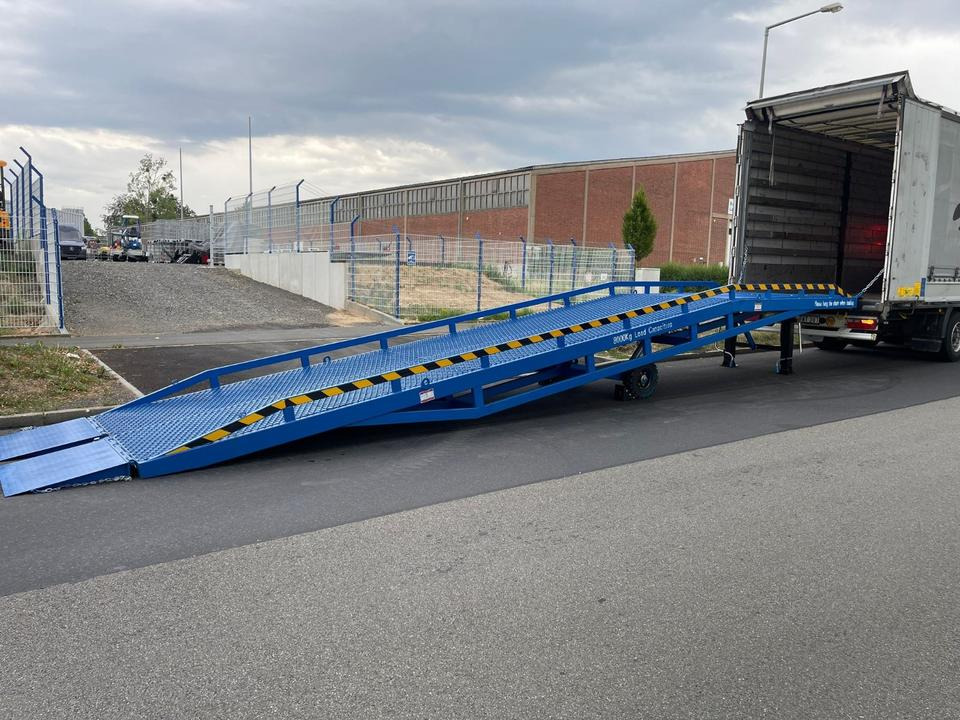 Verladerampe 8t Containerrampe LKW Rampe NEU *INKL.19% MWST*SOFORT VERFÜGBAR!* - Rampa de carga: foto 2 Verladerampe 8t Containerrampe LKW Rampe NEU *INKL.19% MWST*SOFORT VERFÜGBAR!* - Rampa de carga: foto 2