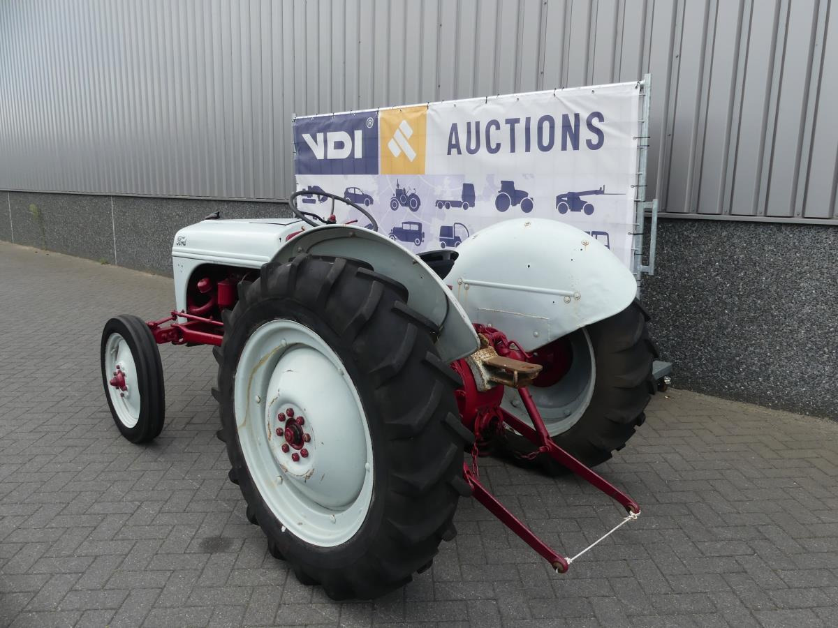 Ford 8N, Dearborn - Tractor: foto 5 Ford 8N, Dearborn - Tractor: foto 5